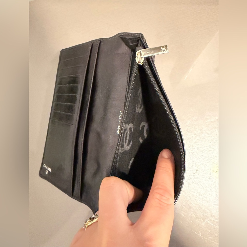 CHANEL Quilted Dark Leather wallet - Picture 8 of 11